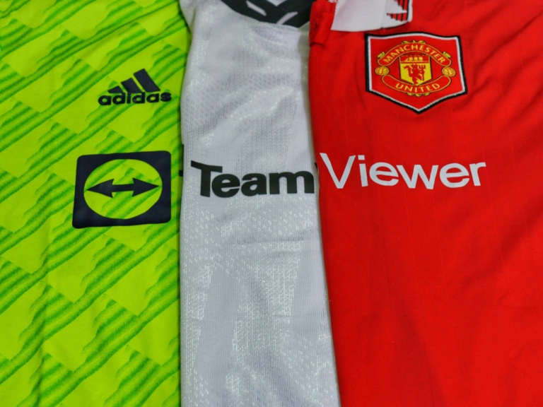 The Best Vintage Kits from Premier League Clubs – Must-Have Shirts for Collectors